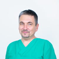 specjalista chirurg Maciej Mikłusz